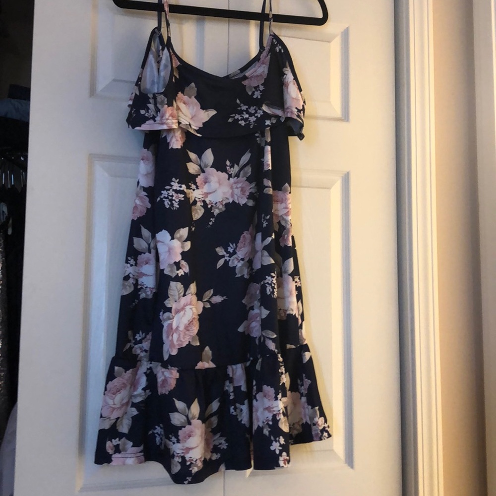 Cold shoulder loose dress